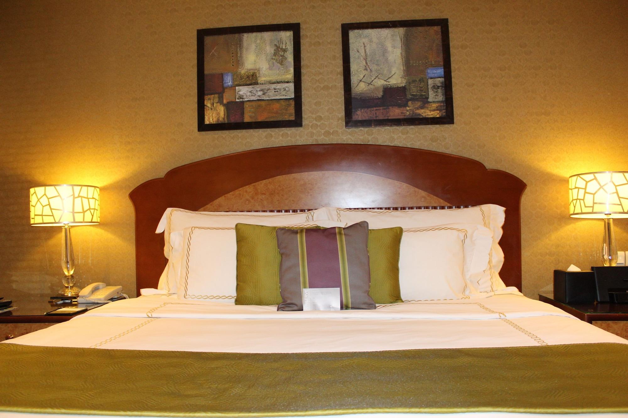 Grand Regency Doha, Trademark Collection By Wyndham Kültér fotó A bedroom at the hotel