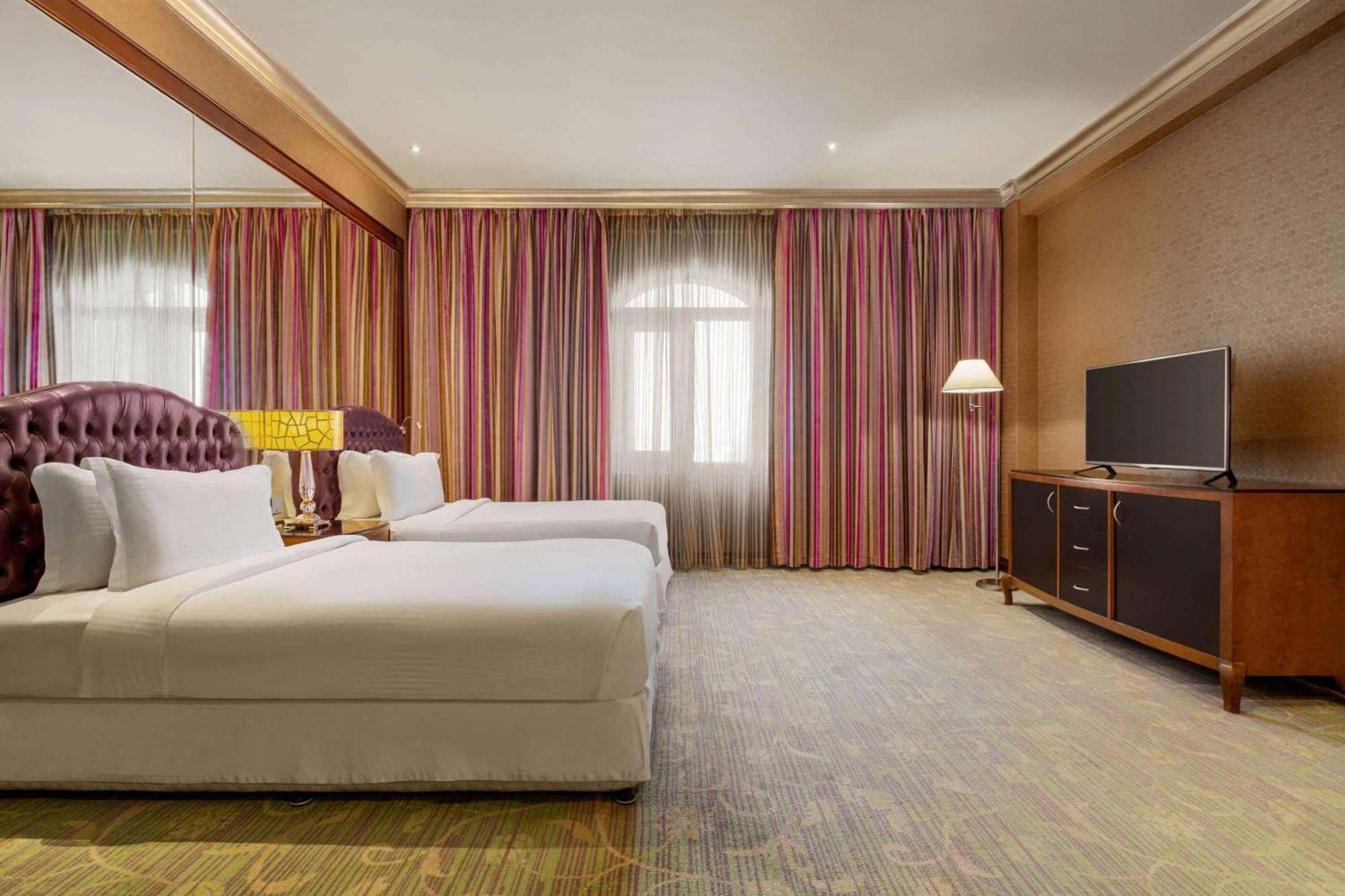 Grand Regency Doha, Trademark Collection By Wyndham Kültér fotó A guest room at the hotel